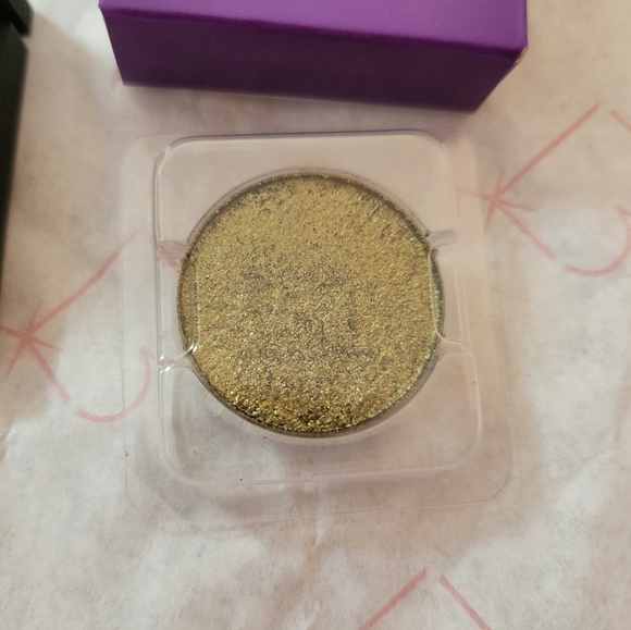 Lunar Beauty Other - NEW Lunar Beauty advent calendar day #9 gold single shadow